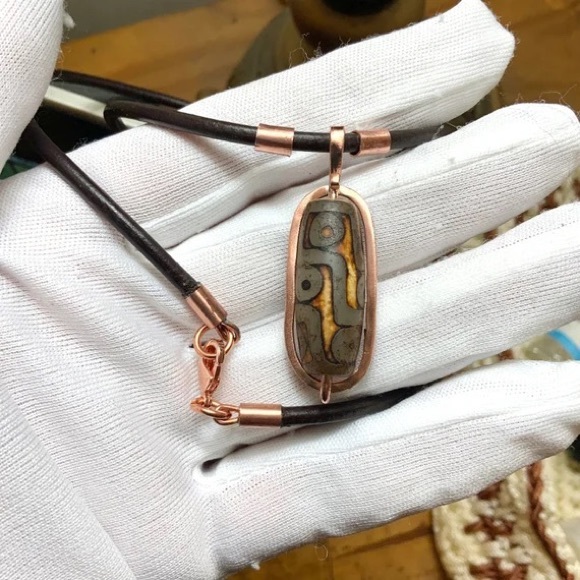 Necklace, Vintage Tibetan Dzi Bead On Solid Copper And Leather - Picture 2 of 5